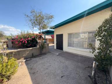 Main picture of 809 N Camino Seco