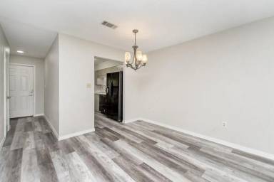 Main picture of 563 Magnolia St