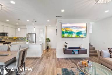 Main picture of 665 S District Way