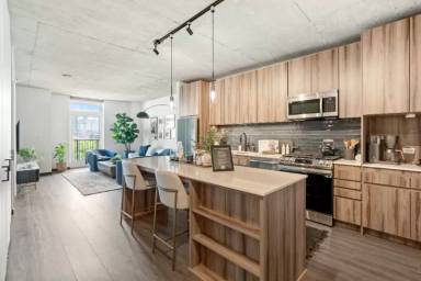 Main picture of 144 N Ashland Ave