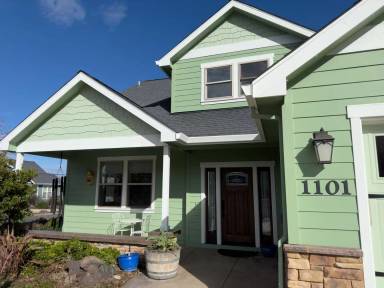 Main picture of 1101 Lithia Way