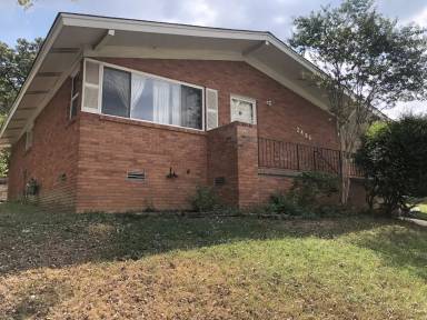 Main picture of 2406 Northeast Cir