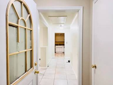 Main picture of 25323 Orchard Lake Rd
