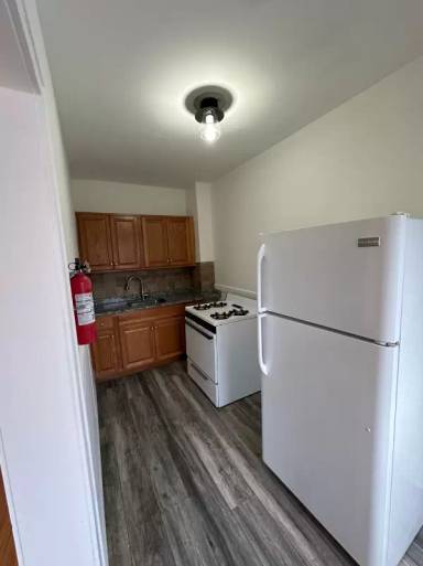 Main picture of 8302 Lake Ave