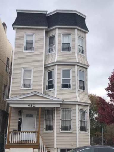 Main picture of 452 S 13th St