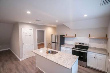 Main picture of 124 Wyndham Ave