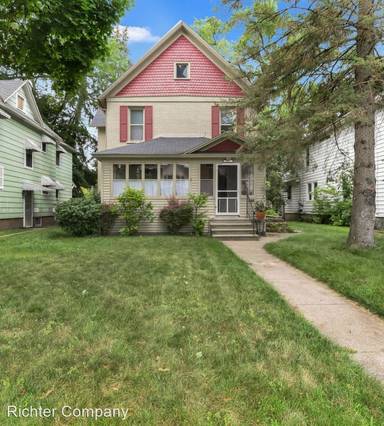 Main picture of 817 Clinton Ave