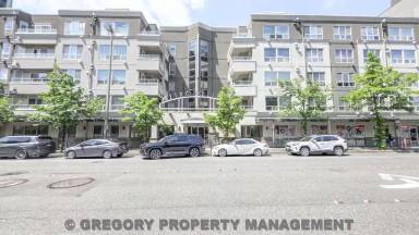 Main picture of 925 110th Ave NE