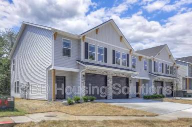 Main picture of 9023 E 85th St