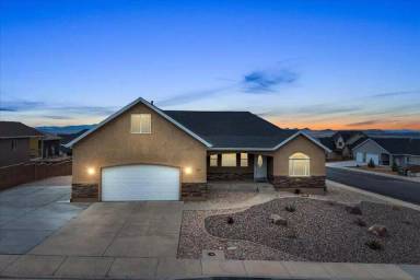 Main picture of 2367 Monarch Cir