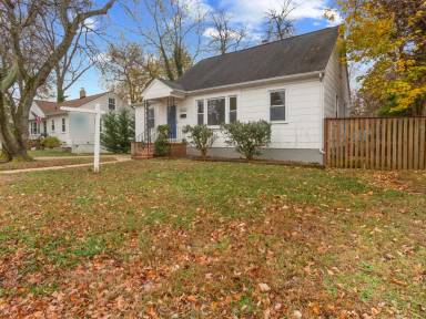 Main picture of 1013 Van Buren St