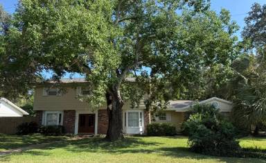 Main picture of 905 Poinciana Dr