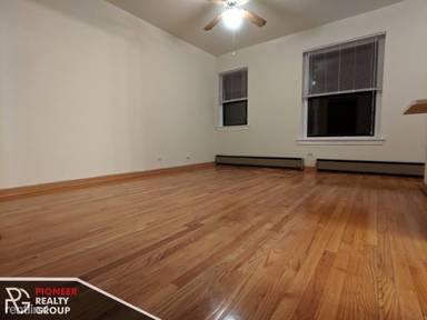 Main picture of 635 W Barry Ave