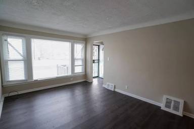 Main picture of 18499 Vaughan St