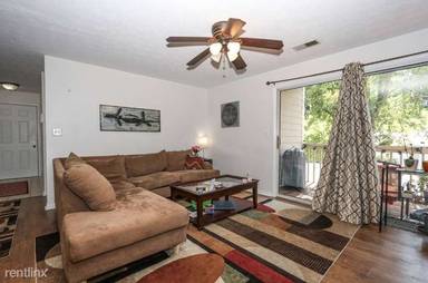 Main picture of 210 Willowbrook Ct