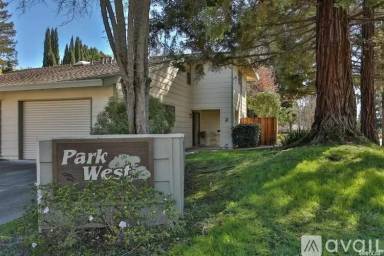 Main picture of 2 Park West Ct