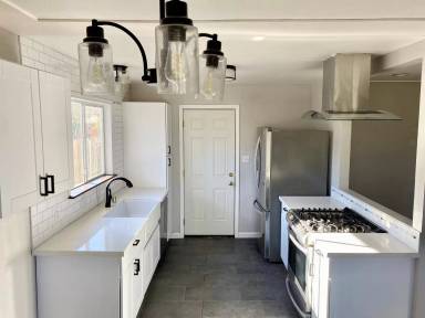Main picture of 2895 Robert Ct