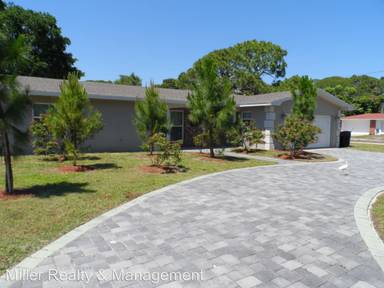 Main picture of 2001 Pinellas Point Dr S