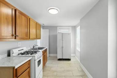 Main picture of 1541 N Broadway