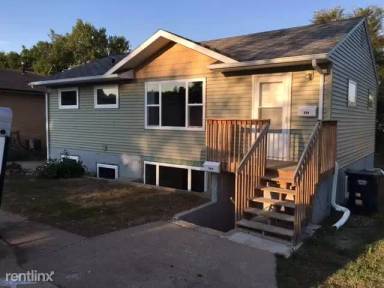Main picture of 504 1st Ave NE