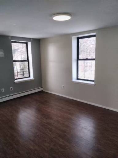 Main picture of 281 Grand St
