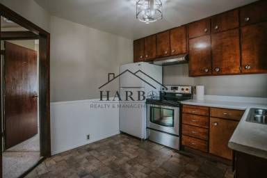 Main picture of 1206 10th St NE