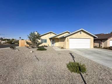 Main picture of 1240 W Mariposa Ave