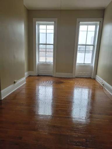 Main picture of 220 W Madison St
