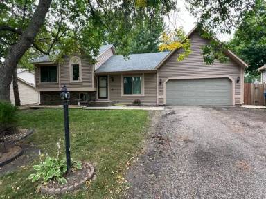 Main picture of 9203 Ranchview Ln N