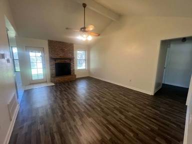 Main picture of 5335 Lauri Ln