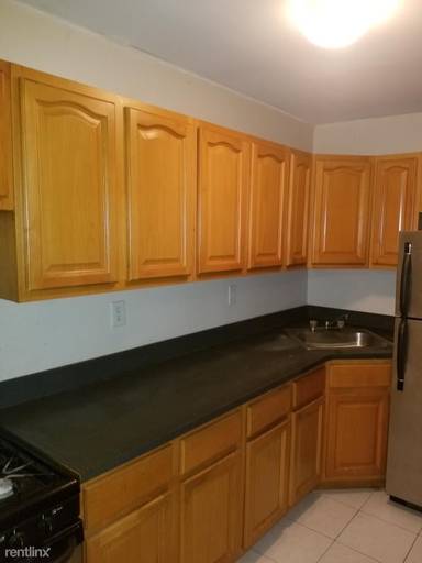 Main picture of 1786 Dean St