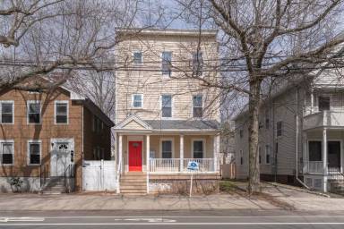 Main picture of 69 Edwards St