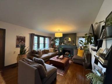 Main picture of 2324 S Jefferson St