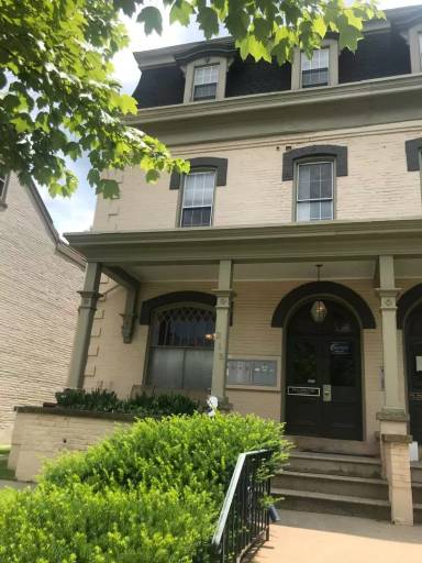 Main picture of 215 W Broad St