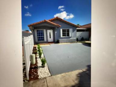 Main picture of 8811 NW 112th Ter