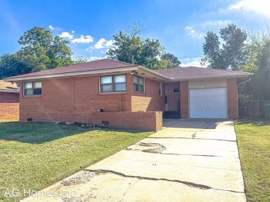 Main picture of 1216 NE 48th St