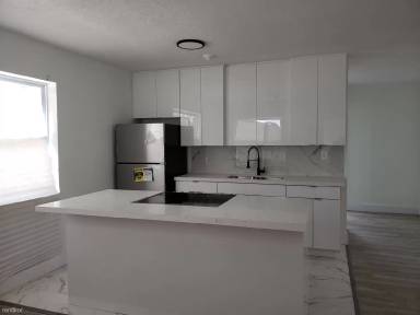 Main picture of 341 SW 15th St