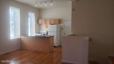 Main picture of 2025 N Damen Ave