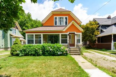 Main picture of 602 Woodward Ave