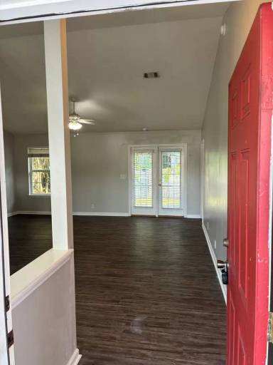 Main picture of 130 Lake Victoria Dr
