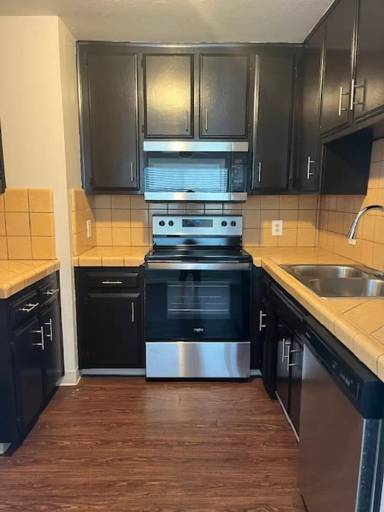 Main picture of 7600 N Laurelglen Blvd