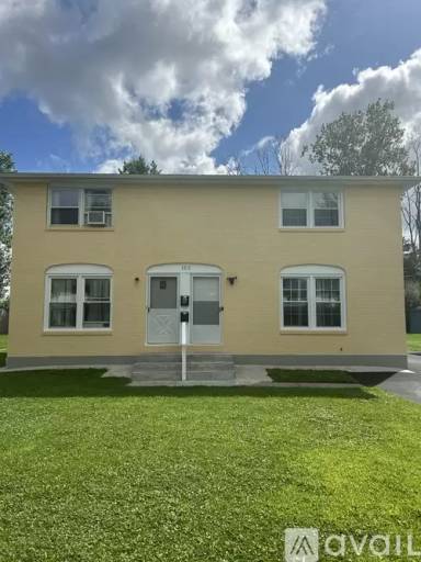 Main picture of 108 E Summerset Ln