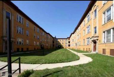 Main picture of 4614 S Lake Park Ave