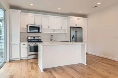 Main picture of 1010 N Ainsworth St