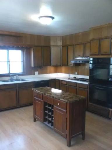 Main picture of 90 Rockwell St