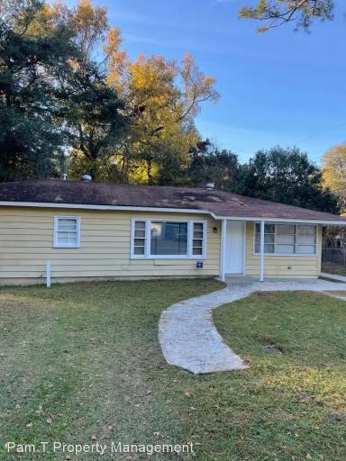 Main picture of 7 Lawrence Dr