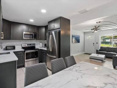 Main picture of 4255 SW 50th St