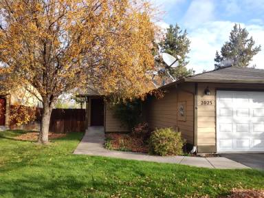 Main picture of 2023 NW Elm Ave