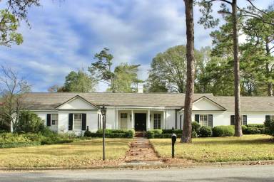 Main picture of 2600 E Doublegate Dr