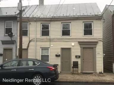 Main picture of 137 N West St